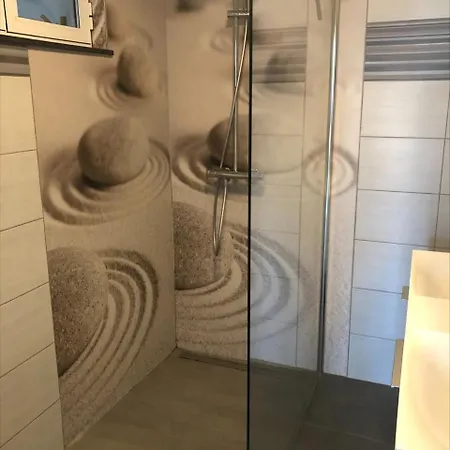 Entire In - 2 Bedrooms アパート *