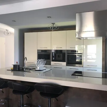 Entire In - 2 Bedrooms *