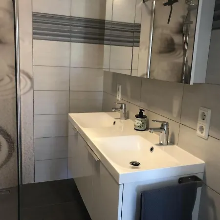 Entire In - 2 Bedrooms 公寓 *